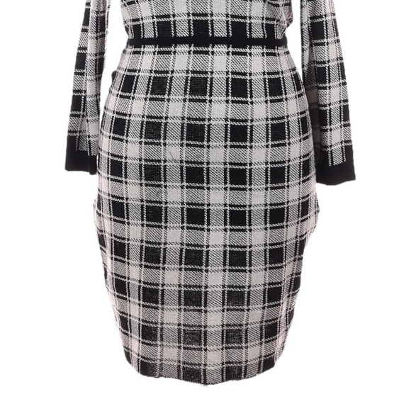 Torrid Plaid Bodycon Sweater Dress NWT 2X V-Neck L/S Stretch Knit Black Gray - Picture 5 of 8